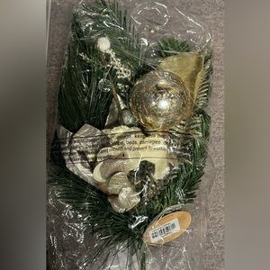 New with Tags Set of 5 Evergreen and Silver Arrangement